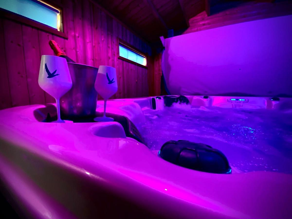 Beautiful Hot Tub Suite In Lytham St Annes Bagian luar foto