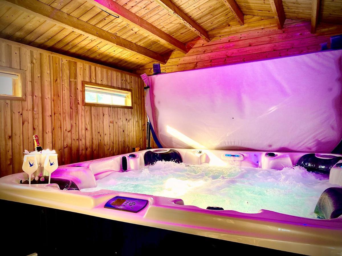 Beautiful Hot Tub Suite In Lytham St Annes Bagian luar foto